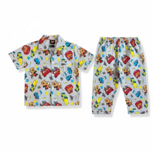 ชุดนอนเด็กลาย Cars สีเทา เสื้อคอปกแขนสั้นและกางเกงขายาว ด้านหน้า