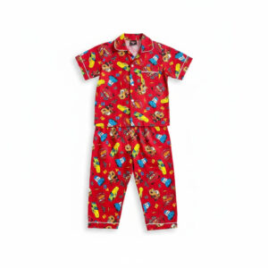 ชุดนอนเด็กลาย Cars สีแดง เสื้อคอปกแขนสั้นและกางเกงขายาว ด้านหน้า
